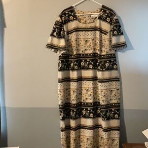 Kathie Lee Size 24W Floral Striped Dress - Black and Cream